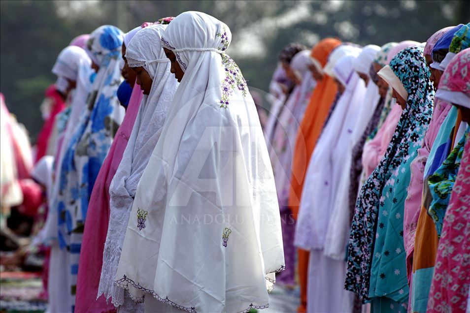 Warga Palembang gelar salat Istisqa