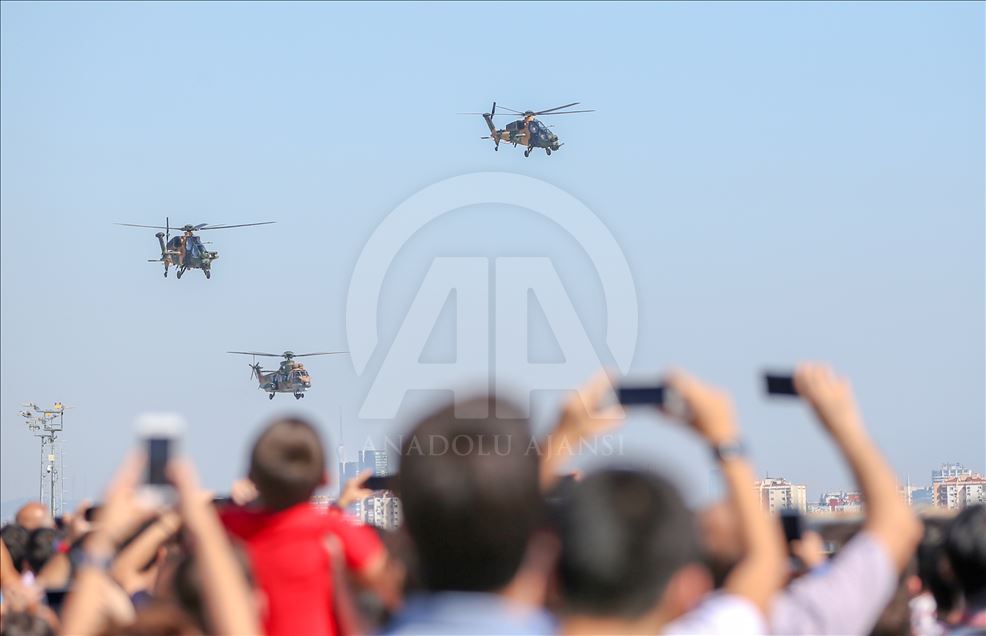 پرواز نمایشی بالگردهای ساخت ترکیه در جشنواره تکنوفست استانبول