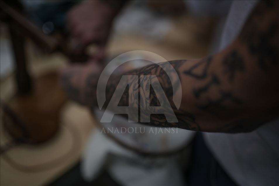 Inmates Embroidering their Stories in Colombia