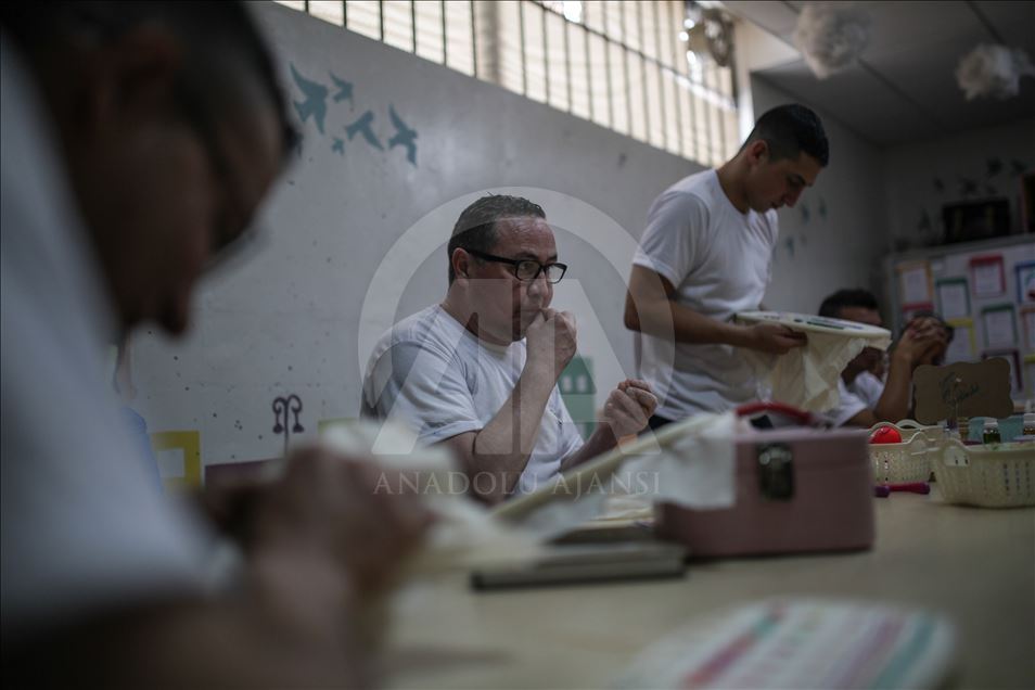 Inmates Embroidering their Stories in Colombia