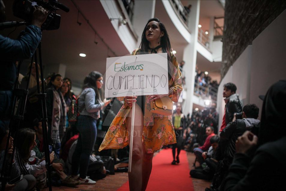 Ex guerrilleros de las FARC muestran la primera colección de moda llamada "PAZarela"
