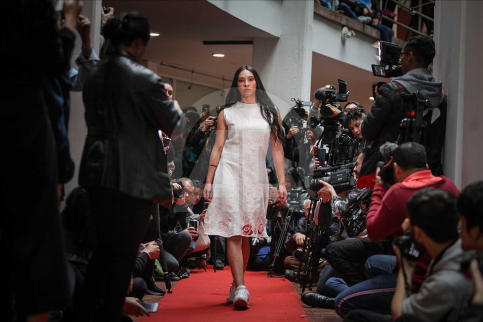 Ex guerrilleros de las FARC muestran la primera colección de moda llamada "PAZarela"