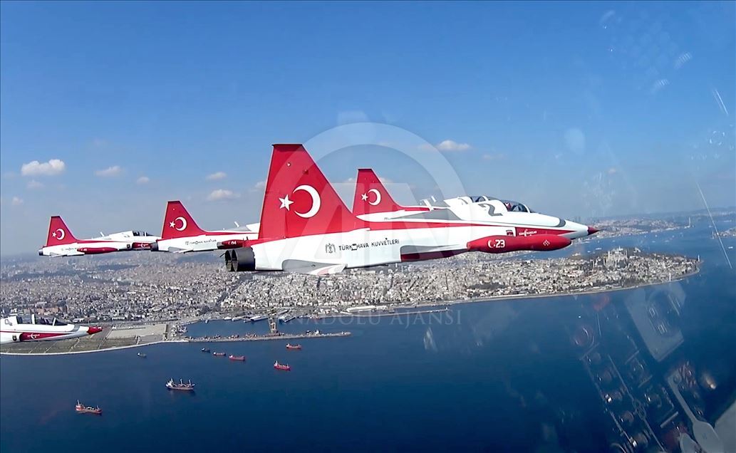 Turkish Stars greeting Istanbul