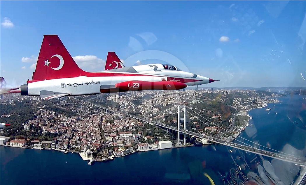 Turkish Stars greeting Istanbul