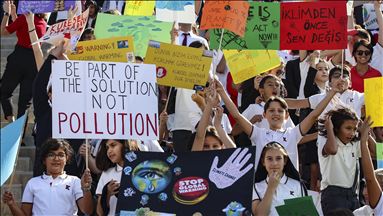 Students in Turkey take part in global climate strike