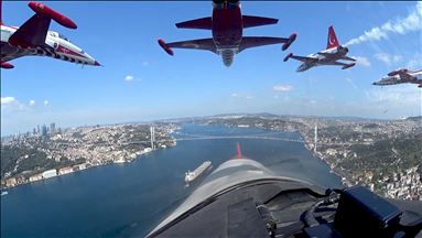 Turkish Stars greeting Istanbul