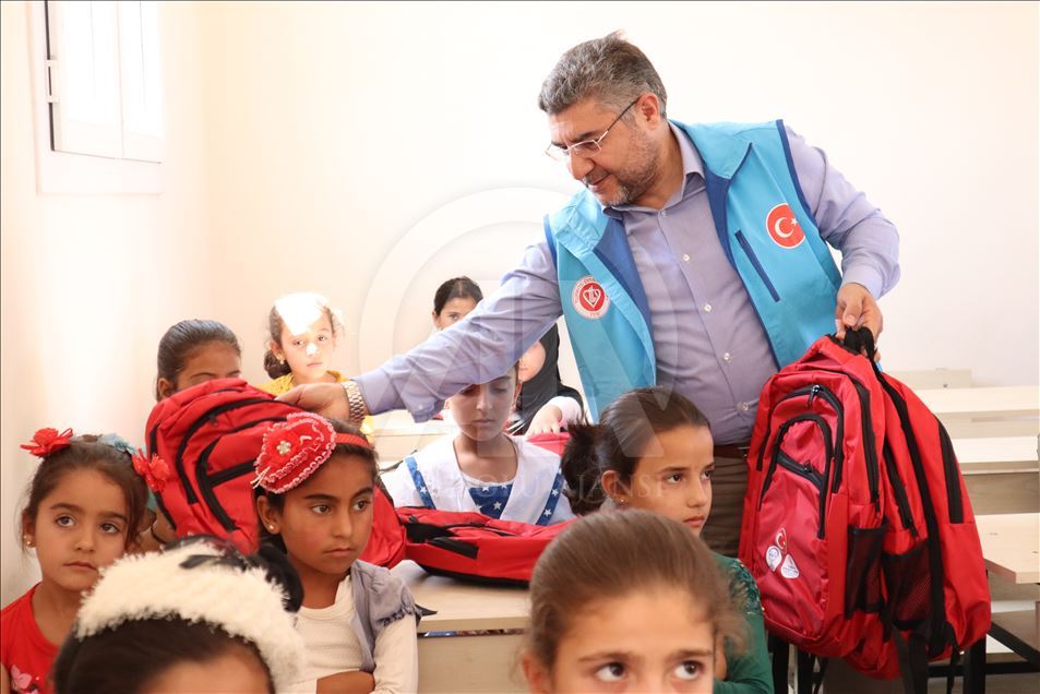 رئيس وقف الديانة التركي يفتتح مدرستين في أعزاز السورية
