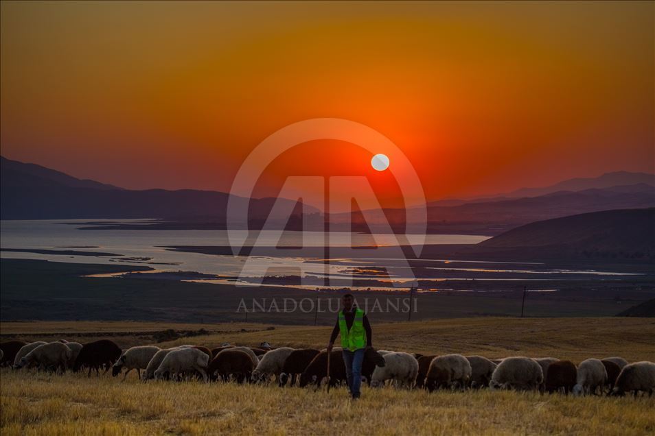 Atardecer en las mesetas de Elazig, Turquía