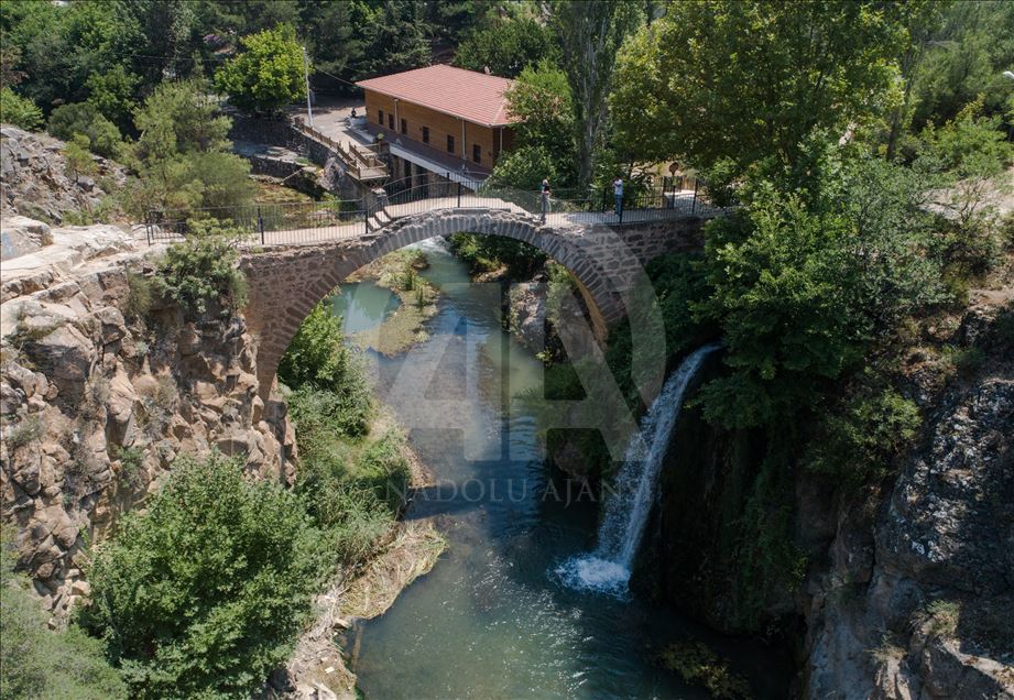 Yolların ve yolcuların kadim dostları hanlar, köprüler