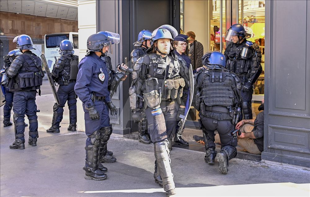 Decenas de arrestos en nueva marcha de Chalecos Amarillos en París