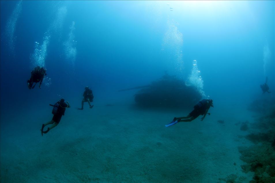 Underwater tank in Turkey coast attracts eyes