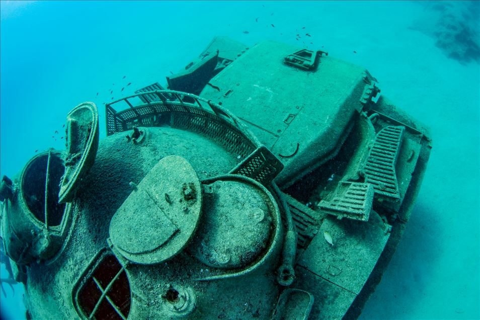 Underwater tank in Turkey coast attracts eyes