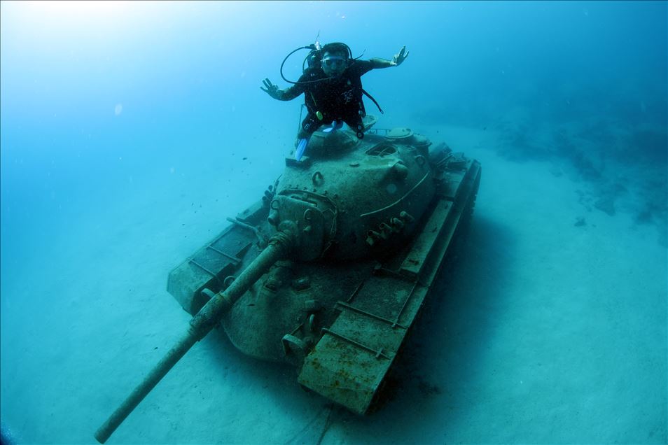 Underwater tank in Turkey coast attracts eyes