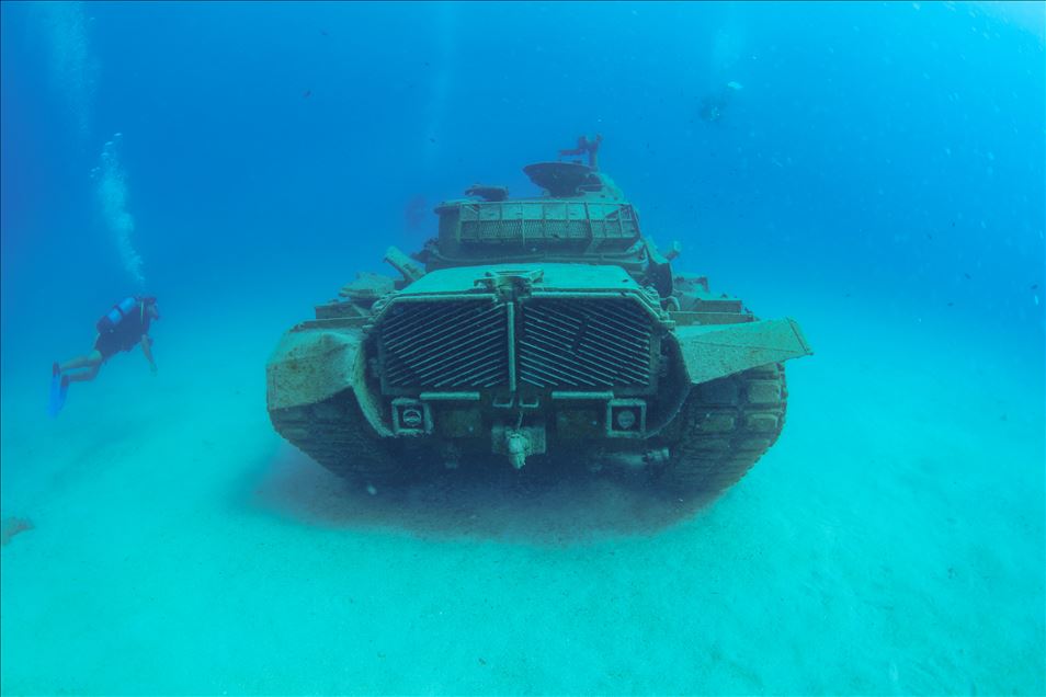Underwater tank in Turkey coast attracts eyes