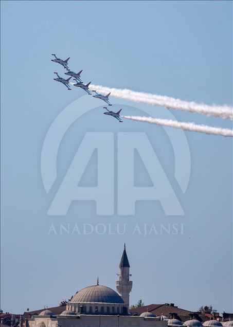 TEKNOFEST İstanbul'da gösteri uçuşları