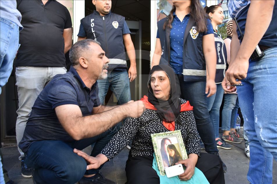 Oturma eylemi yapan Diyarbakır annelerinden HDP'lilere tepki 