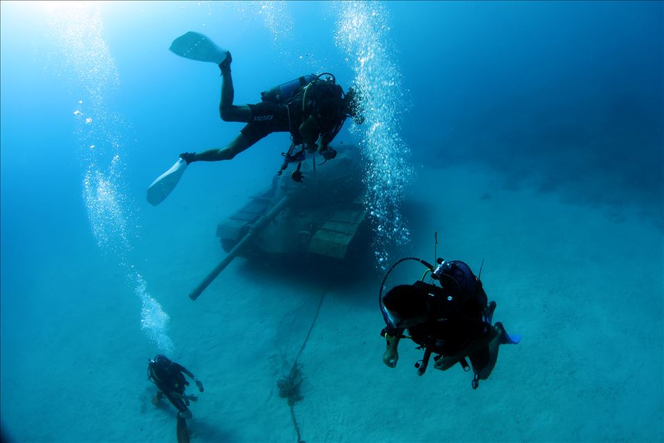 Underwater tank in Turkey coast attracts eyes