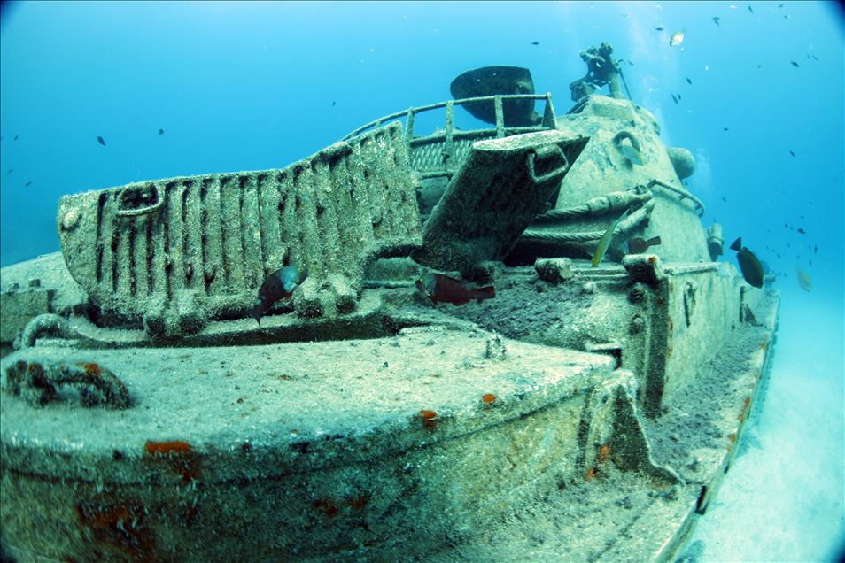 Underwater tank in Turkey coast attracts eyes