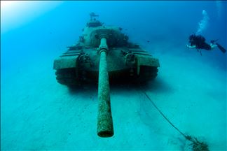 Akdeniz'in derinliklerindeki tank ilgi görüyor