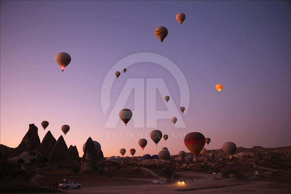 Hot air balloons in Turkey's Nevsehir