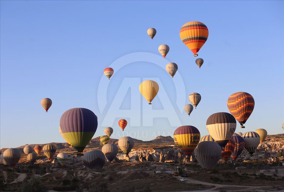 Hasta matrimonios se celebran en los globos aerostáticos de Capadocia