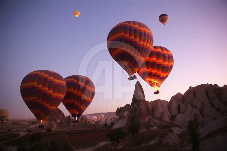 Hasta matrimonios se celebran en los globos aerostáticos de Capadocia