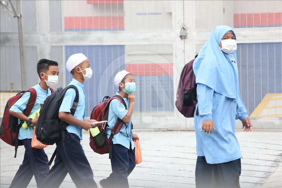 Pelajar di Malaysia gunakan masker untuk hindari kabut asap