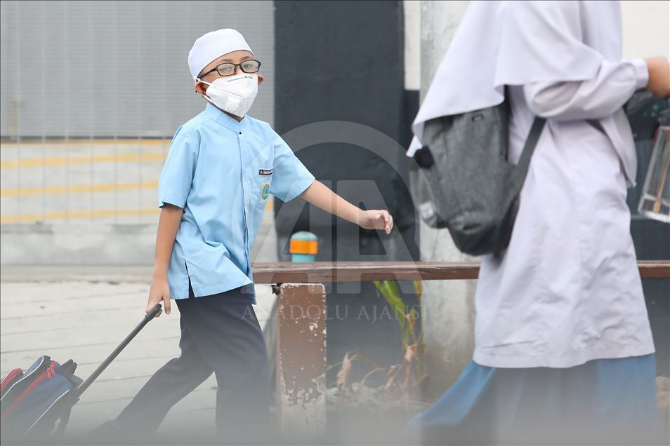 Pelajar di Malaysia gunakan masker untuk hindari kabut asap