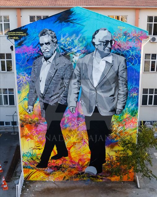 Mural de los escritores Gabriel García Márquez y Yaşar Kemal en Ankara, Turquía