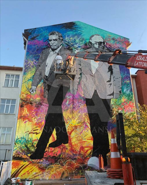 Mural de los escritores Gabriel García Márquez y Yaşar Kemal en Ankara, Turquía