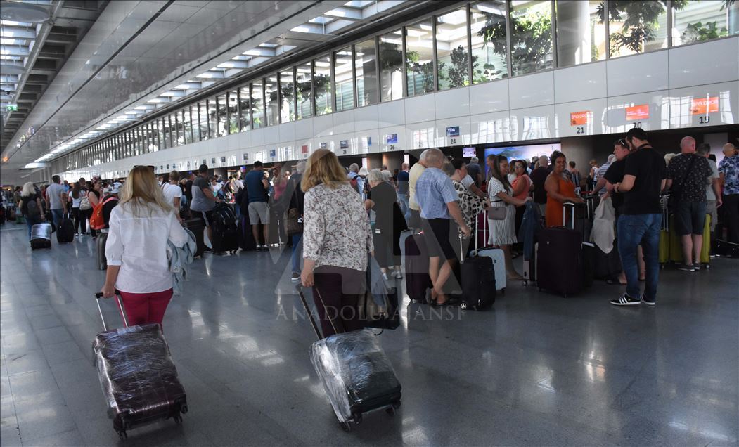 İngiliz tur operatörü Thomas Cook'un iflası