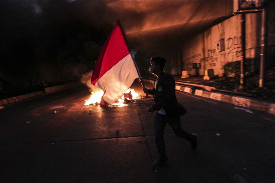 Endonezya'da yolsuzluk düzenlemesine yönelik protestolar