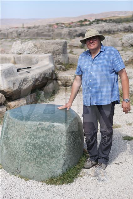  Зеленый камень в античном городе в Турции - тайна для археологов 