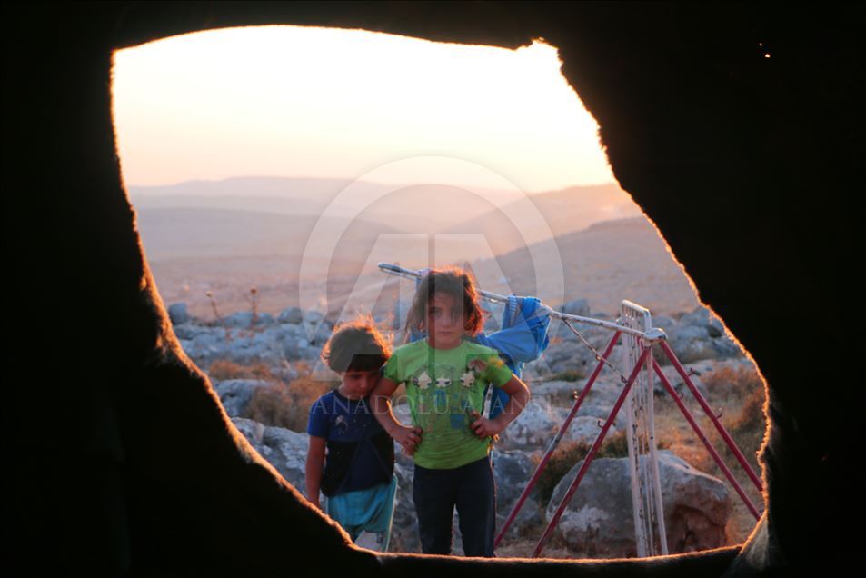 Sûriyeyiyê 72 salî keviran dişikîne û pê debara xwe dike