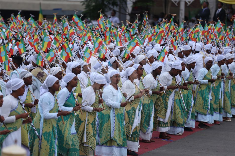 Etiyopya "Meskel" ateşini yaktı