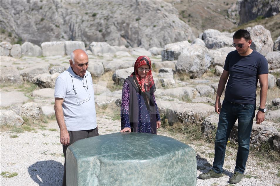 Зеленый камень в античном городе в Турции - тайна для археологов 