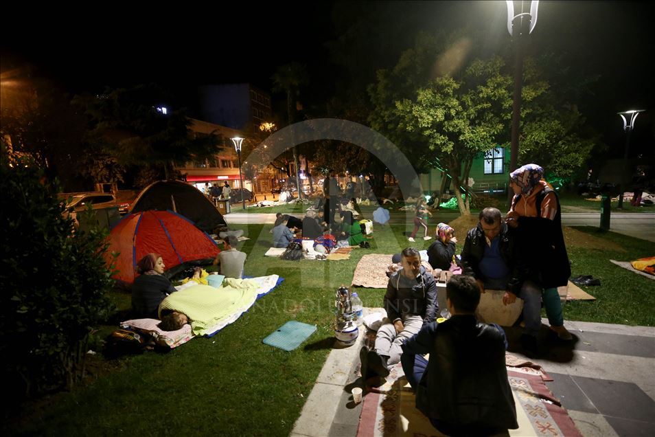 U Istanbulu od jučer zabilježeno 188 potresa, brojni građani noć proveli vani 