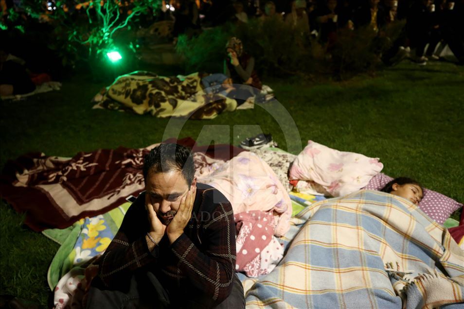 U Istanbulu od jučer zabilježeno 188 potresa, brojni građani noć proveli vani 