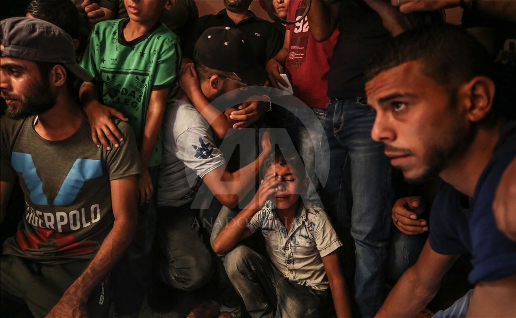 المئات يشيعون فلسطيني قتلته إسرائيل قرب حدود غزة