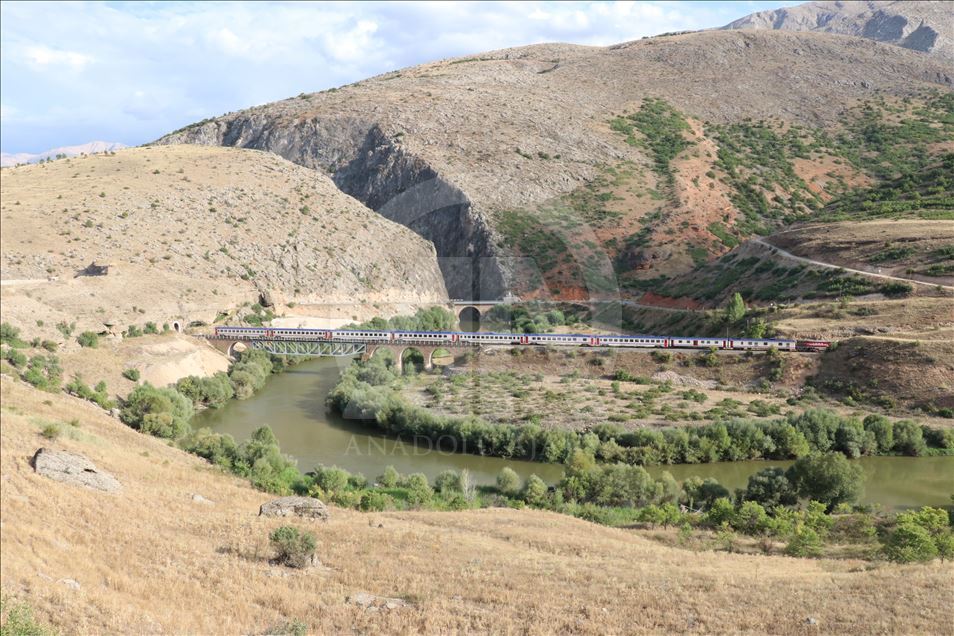 Anadolu'nun, tarihin izlerini taşıyan asırlık köprüleri