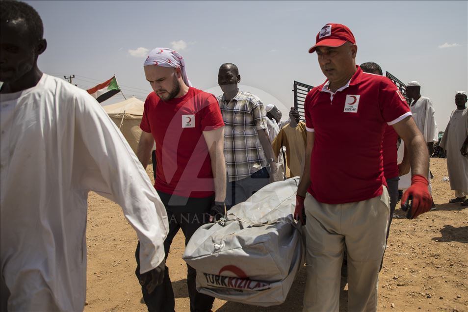 Sudan'da sel mağduru ailelere çadır yardımı