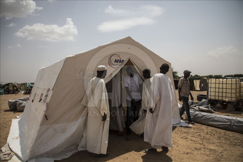 Sudan'da sel mağduru ailelere çadır yardımı