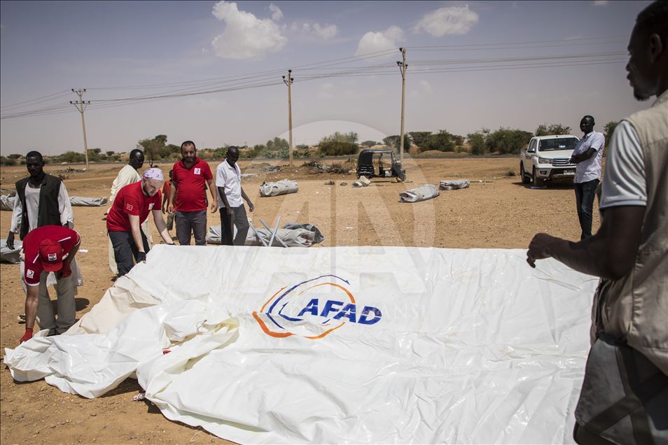 Sudan'da sel mağduru ailelere çadır yardımı