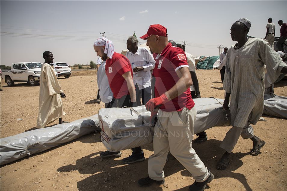 Sudan'da sel mağduru ailelere çadır yardımı