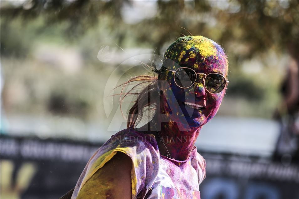 В Анкаре прошел “Фестиваль красок”