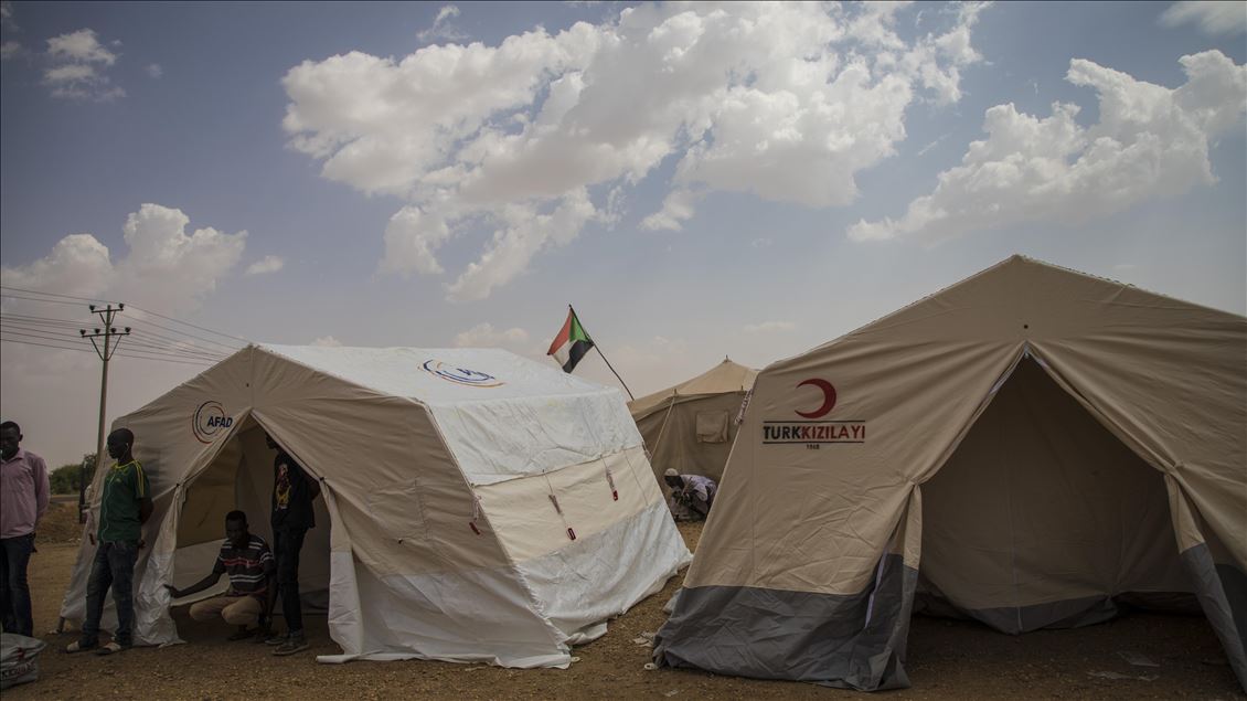 Sudan'da sel mağduru ailelere çadır yardımı