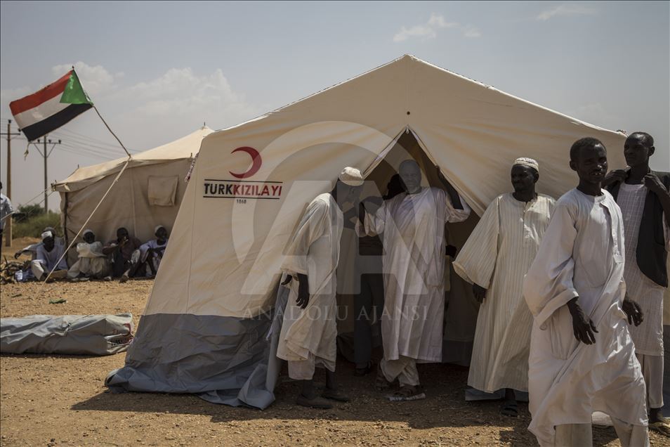Sudan'da sel mağduru ailelere çadır yardımı