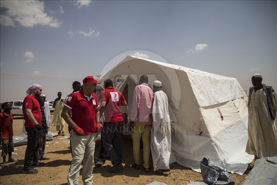 Sudan'da sel mağduru ailelere çadır yardımı