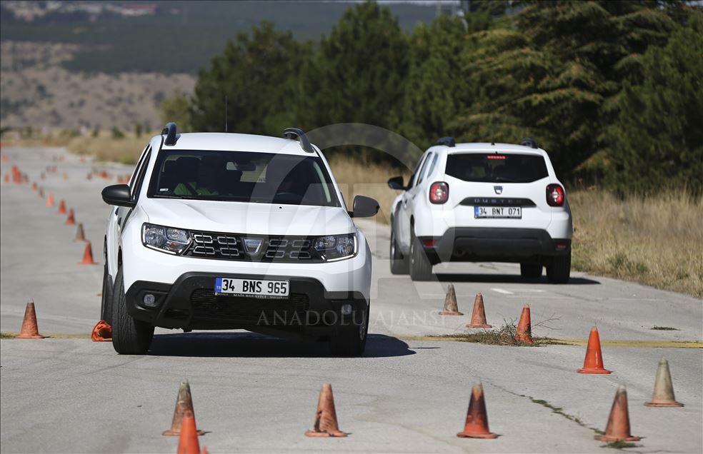 International journalists acquire war safety skills