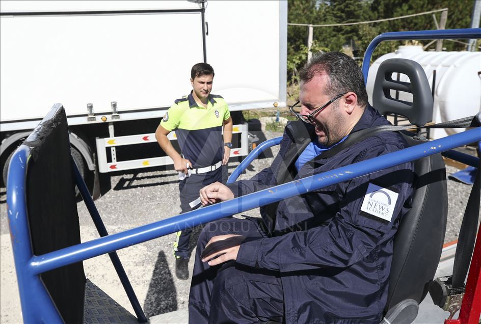 International journalists acquire war safety skills